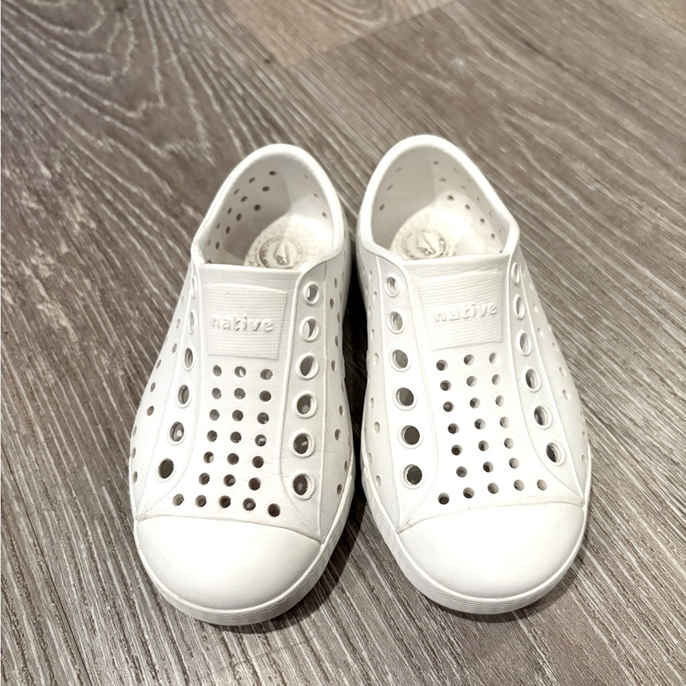 White native shoes for toddlers size 7